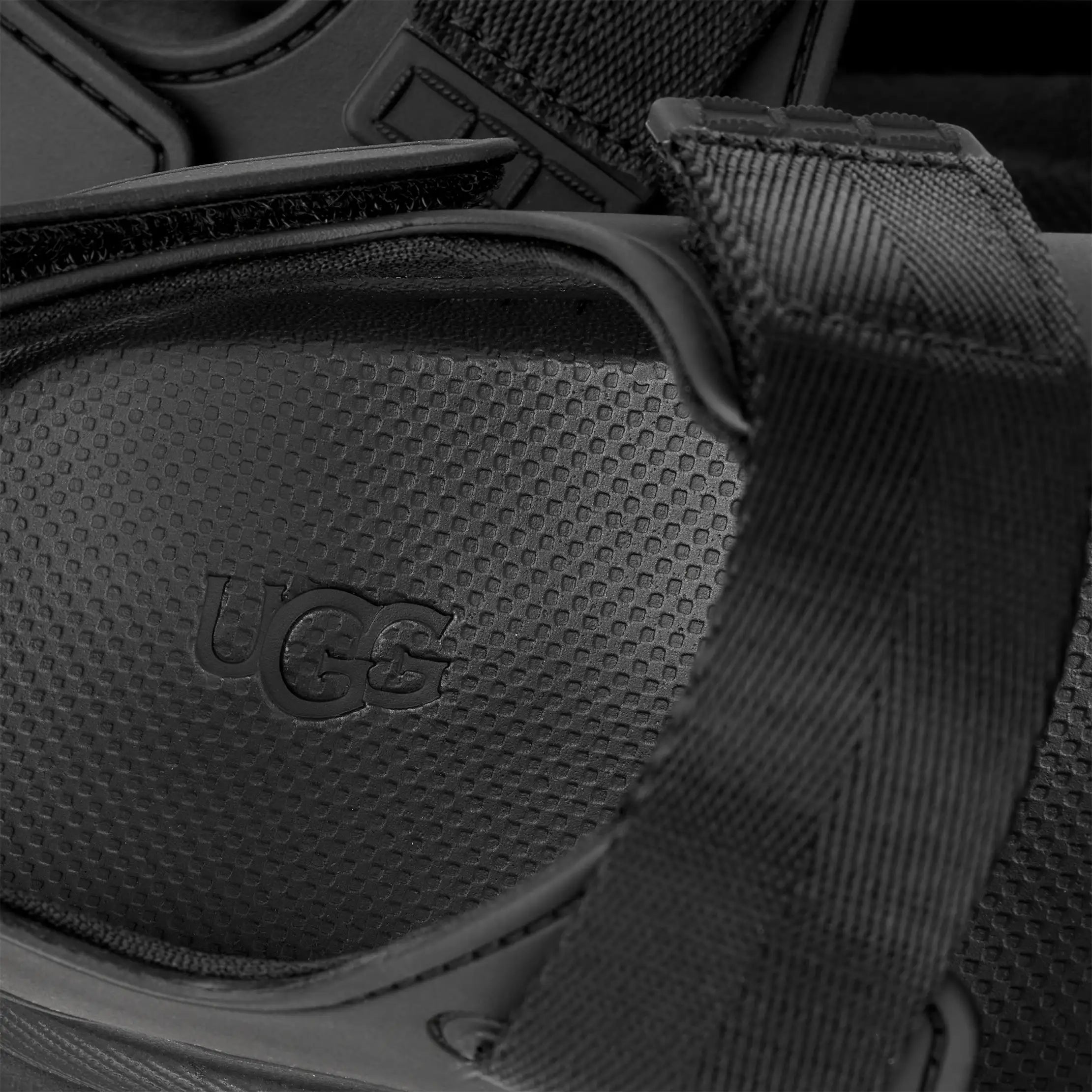 UGG© GoldenGlow basutės juodos